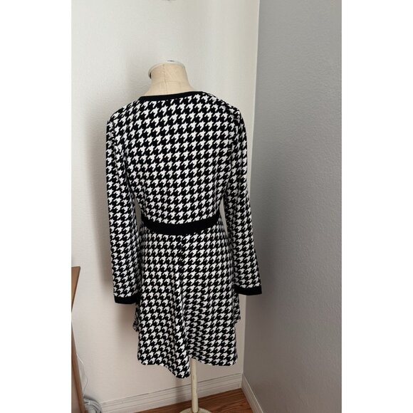 NWT SweatyRocks Geometric Black & White A-Line Pullover Dress Size Medium/Large - Picture 4 of 9